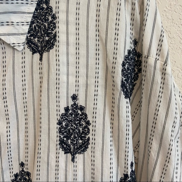 By Anthro White Embroidered Shirt Size XS/S - Picture 3 of 5